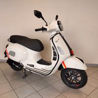 Piaggio Vespa GTS 300 hpe Super Sport Inter. Zero