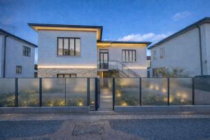 Centro casa singola su 2 piani con ampio giardino