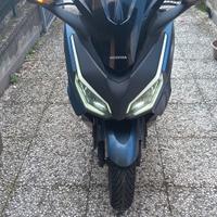 Scooter Honda Forza 350