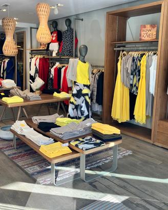 Splendido Arredamento per negozio abbigliamento