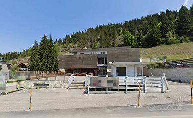 Palazzo / Stabile di 2748 m² con più di 5 locali a