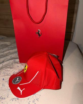 cappello Ferrari nuovo 