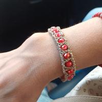 Braccialetto di filo e pietre ad uncinetto