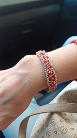 Braccialetto di filo e pietre ad uncinetto