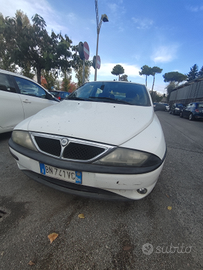 Lancia Y 1.2 16V benzina 2000 130.000km