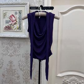 Top nero con spalline