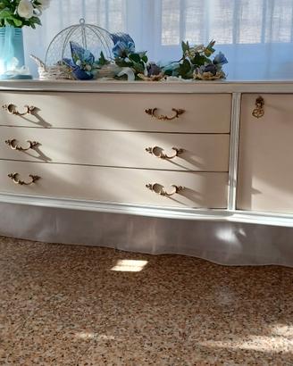 credenza rifatta in stile shabby 