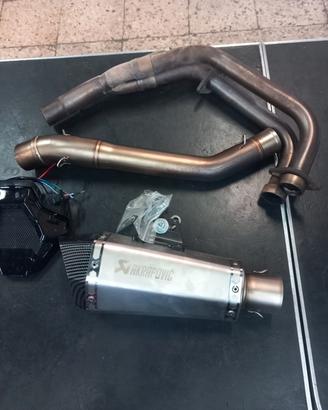 scarico akrapovic yamaha R3 completo di stop a led