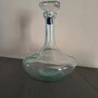 Elegante bottiglia decanter vintage in vetro trasp