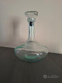 Elegante bottiglia decanter vintage in vetro trasp