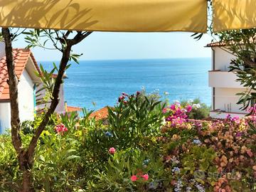 Casa vacanze con giardino vista mare a Pomonte