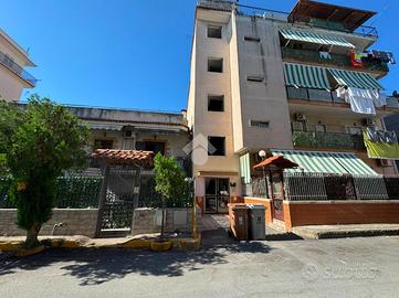 2 LOCALI A MARANO DI NAPOLI