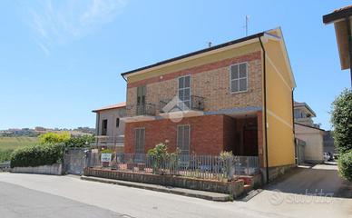 CASA SEMINDIPENDENTE A TERAMO