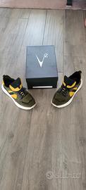 Sneakers scarpe V2