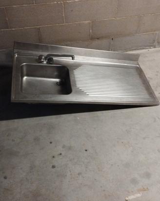 acquaio inox con rubinetto