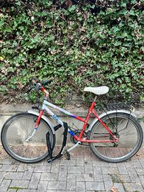 Bicicletta vintage donna bianca e rossa