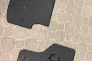 Tappetini e vasca in gomma cupra formentor