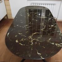 tavolo bello con vetro effetto marmo