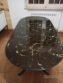 tavolo bello con vetro effetto marmo