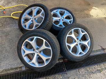 Gomme invernali con cerchi in lega 18’’