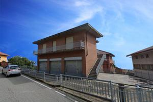Casa indipendente di 221 m² con 3 locali e box aut