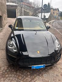 Automobile Porsche Macan diesel