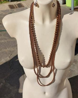 Collana e orecchini marroni