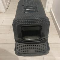 Lettiera/cuccia chiusa per gatti e cani