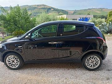 lancia ypsilon 1.2 69 cv 4/2015 gpl ecochic gold