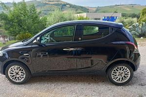 lancia ypsilon 1.2 69 cv 4/2015 gpl ecochic gold