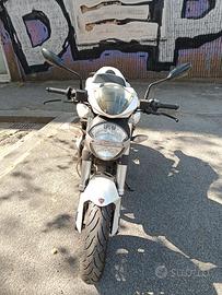 MONSTER 696