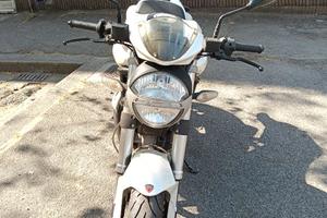MONSTER 696