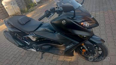 Yamaha T-Max 560 tech 