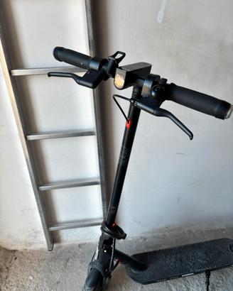 Monopattino elettrico Vivobike V-30e