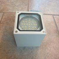 Faretti bianchi cubo