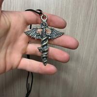 Ciondolo Antico Croce Alata – Stile Simbolico