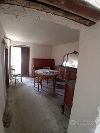 Casa indipendente con garage e cortile