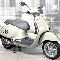 Piaggio Vespa GTS 300 HPE