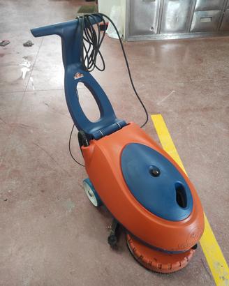 lavapavimenti industriale  a corrente