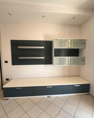 Mobile TV 3,70 m con Boiserie e Mensole LED