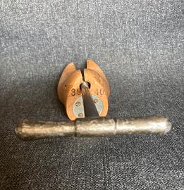 Tendiscarpe antico in legno