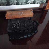 Ferro da stiro antico