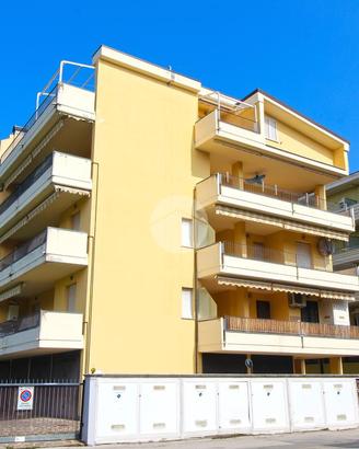 3 LOCALI A ALBA ADRIATICA
