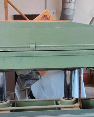 pressa per legno