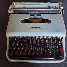 macchina da scrivere Olivetti Lettera 22