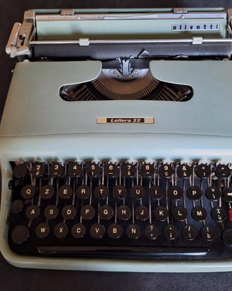macchina da scrivere Olivetti Lettera 22