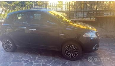 Lancia ypsilon metano 30th anniversario anno 2015