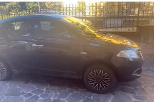 Lancia ypsilon metano 30th anniversario anno 2015