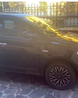 Lancia ypsilon metano 30th anniversario anno 2015