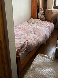 Letto singolo in legno massello